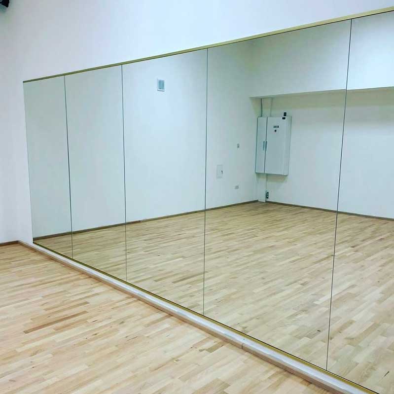Exemple de miroir mural pour salle de sport ou salle de danse