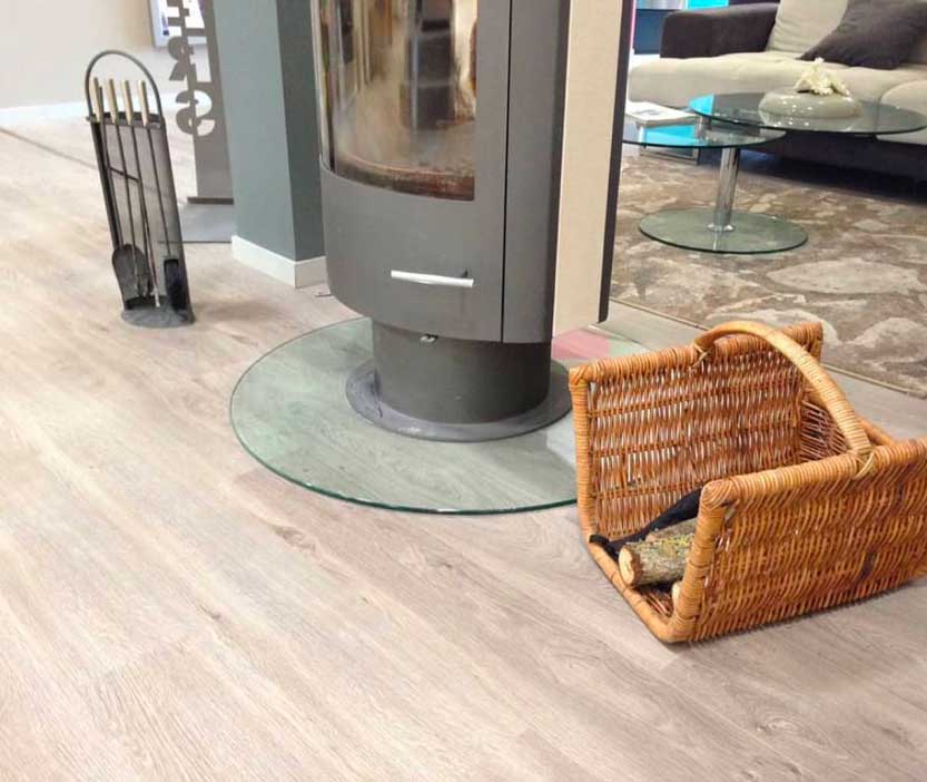 Exemple de protection en verre trempé devant un poêle