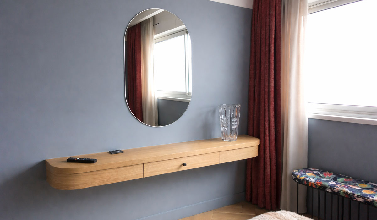 Pose collée : miroir collé au mur (sans perçage)