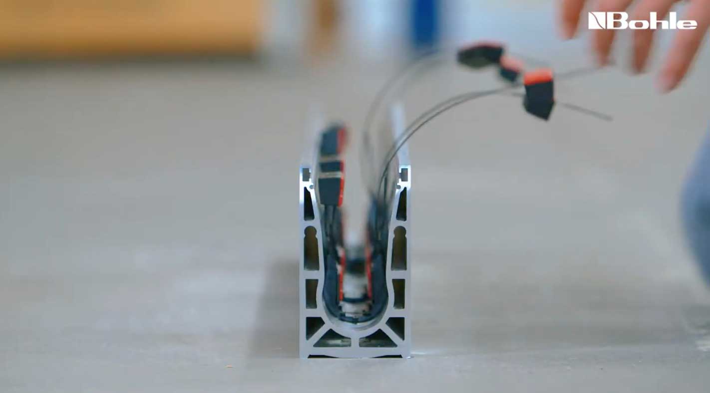 Aperçu vidéo : montage d’un garde-corps en verre