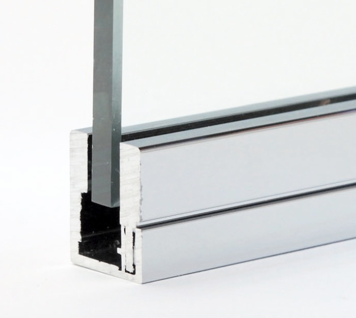 Profil F209 Chrom&eacute; brillant -2 cales + 2 &eacute;querres - longueur de 3m